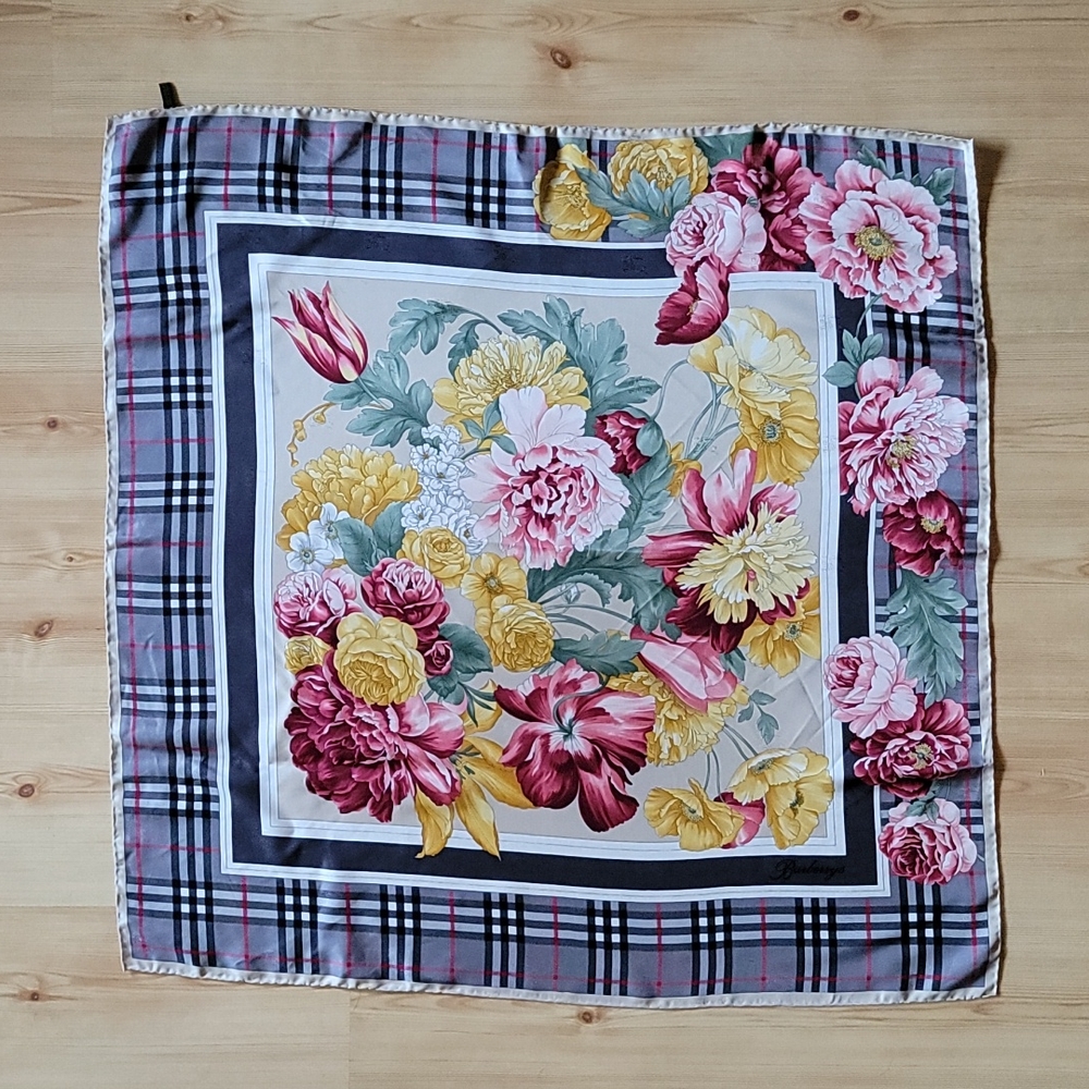 Gorgeous Vintage Rare Burberry Silk Scarf 34 in x 34 in